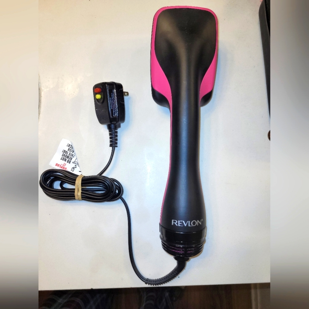 EUC REVLON BLOWOUT HAIR BRUSH